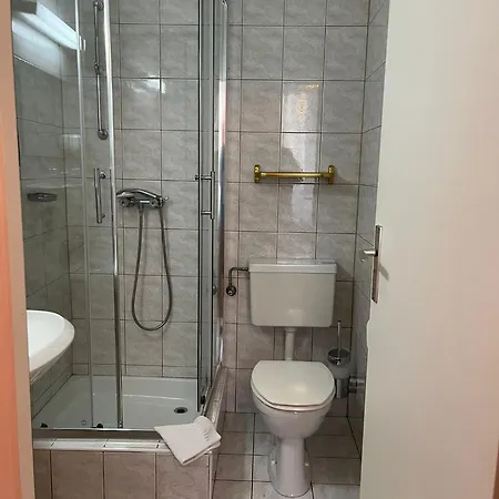 Post 12 ホテル 3*